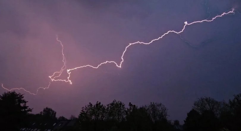 Code geel zaterdag van kracht in de Achterhoek: stevig onweer verwacht -