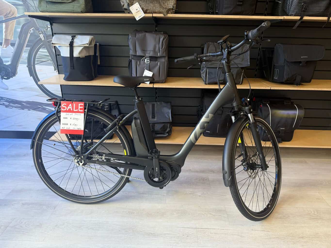 Giant Store Hesselink stunt morgen tijdens Vlearmoesmarkt in Neede