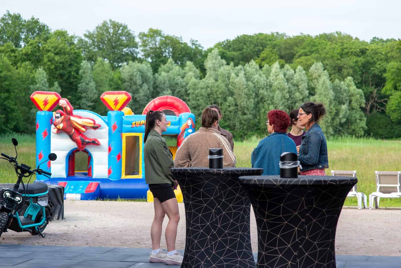 Veel belangstelling tijdens open dag Vliersche Veld Groepsaccommodaties