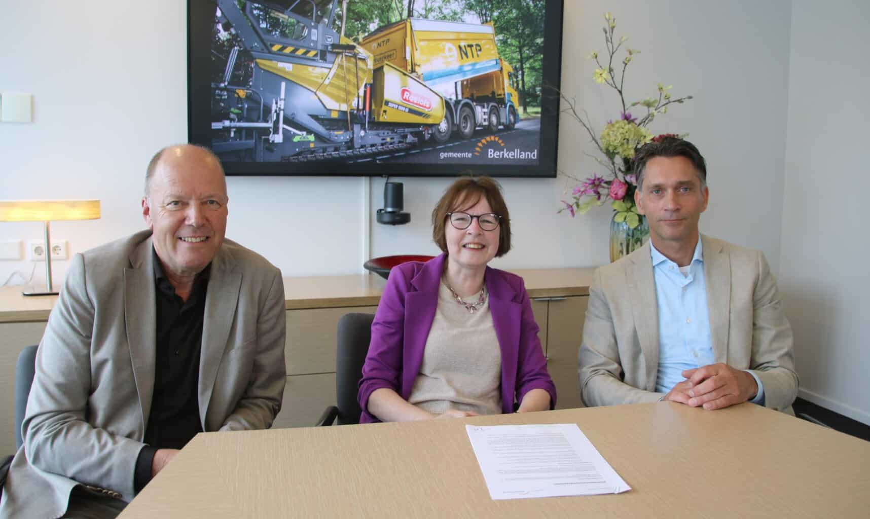 Nieuw contract voor onderhoud wegen Berkelland, gemeente sluit overeenkomst met aannemers Roelofs Gr
