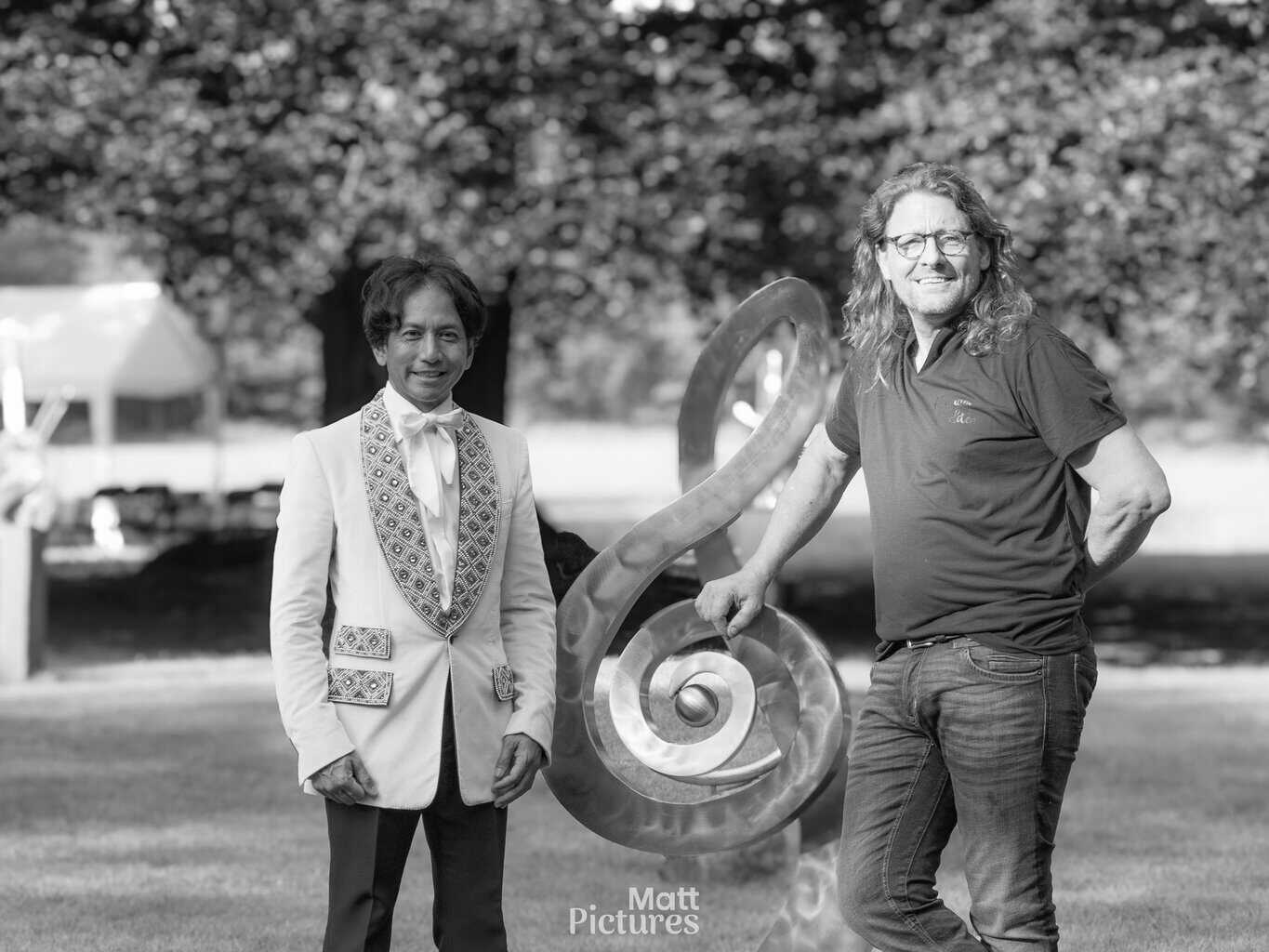 Herman Wansing uit Neede exposeert sculpturen tijdens tuinconcerten van Wibi Soerjadi in Diepenheim