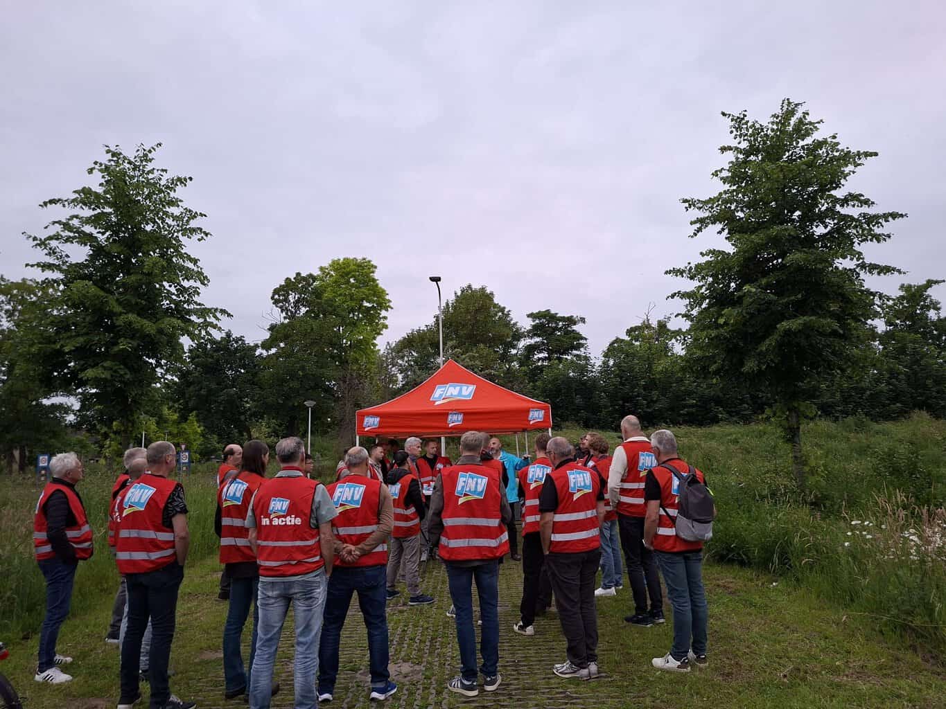 Personeel FrieslandCampina Borculo legt ’s nachts productie stil in cao-conflict -