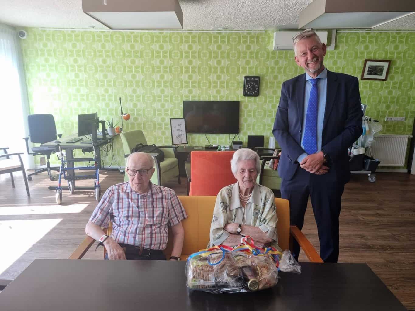 Voormalig Meester Dirk en zijn Ali vieren Briljanten Huwelijk