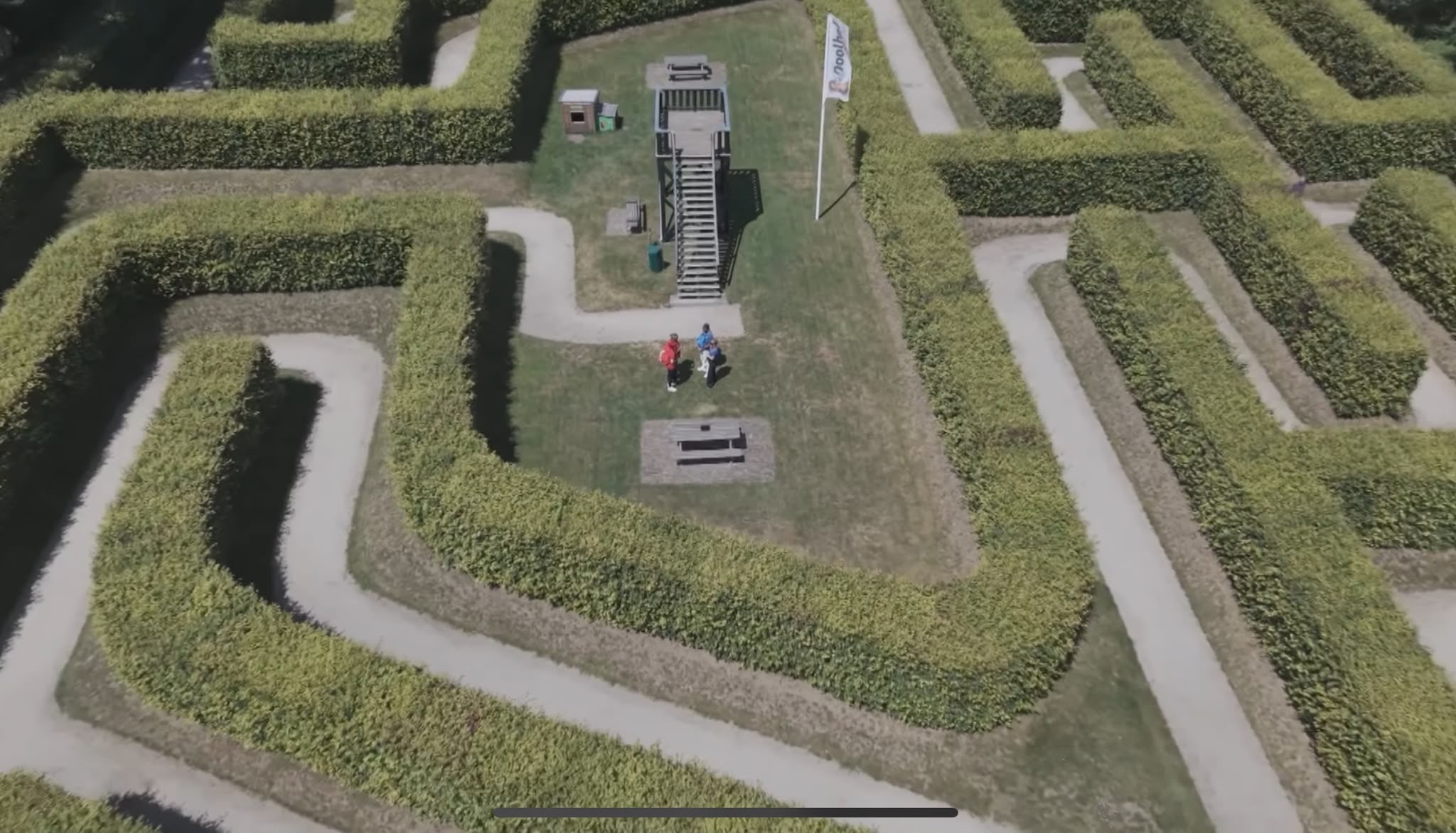 Deelnemers De Bondgenoten (SBS 6) gaan uitdaging aan in Doolhof Ruurlo -