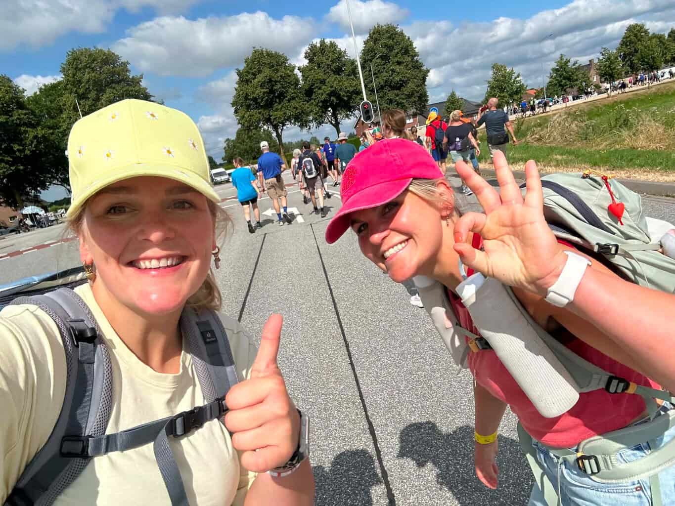 Marieke Roerdink en Andrea Mellink beleven succesvolle eerste deelname Nijmeegse Vierdaagse