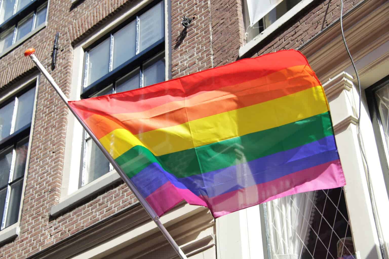 Achterhoek Pride roept op om regenboogvlag woensdag halfstok te hangen na aanslag in Berlijn