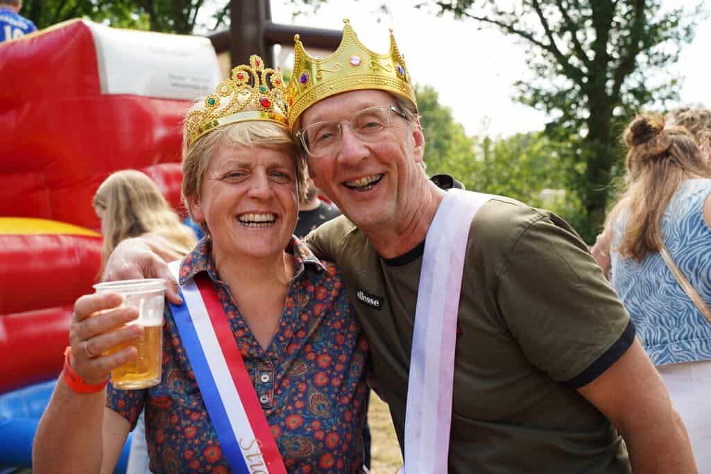 Bas Scholte in ’t Hoff en Hettie Olthaar-Koier nieuwe Koning en Koningin van Haarlo