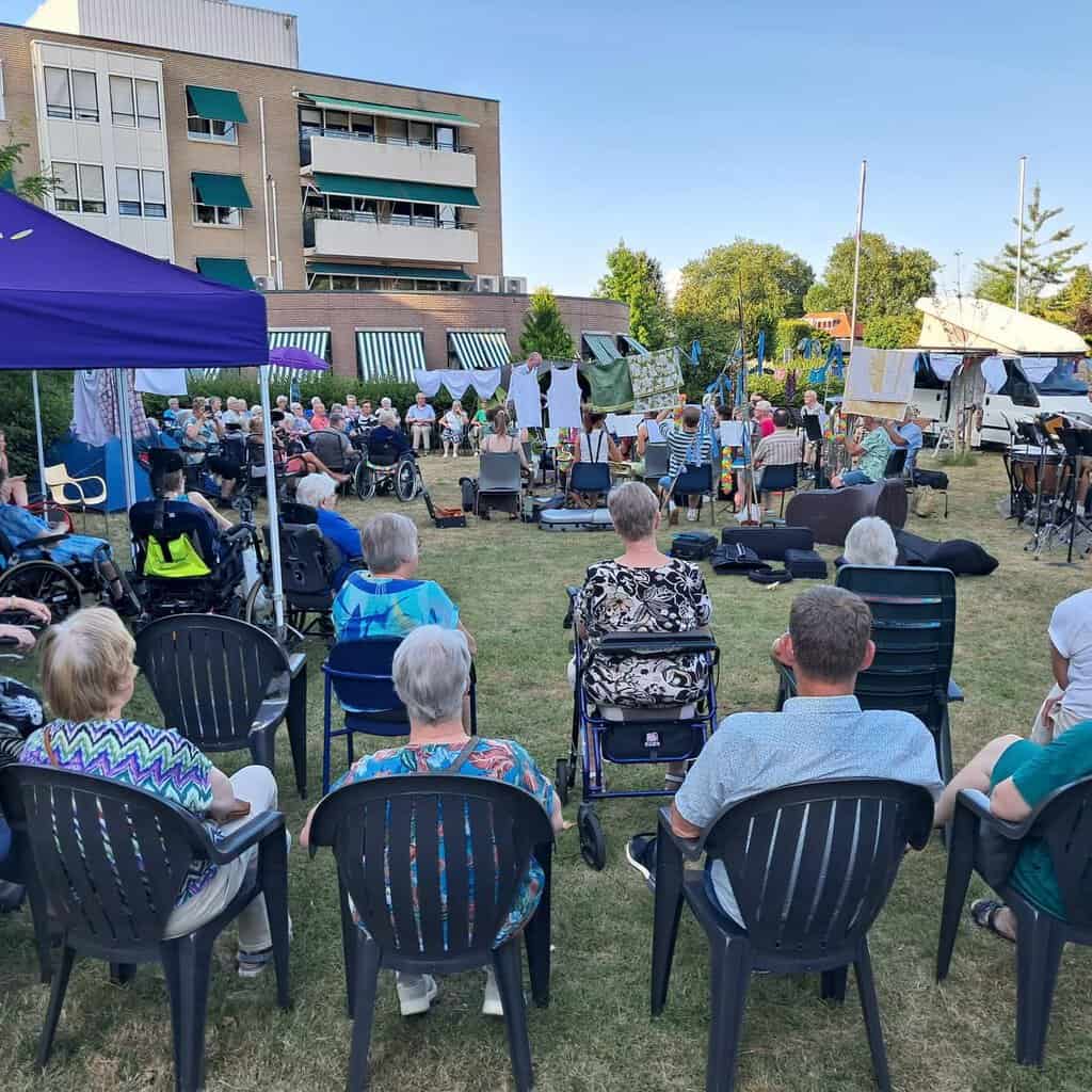 Camping in tuin brengt bewoners De Meergaarden Eibergen in vakantiestemming -