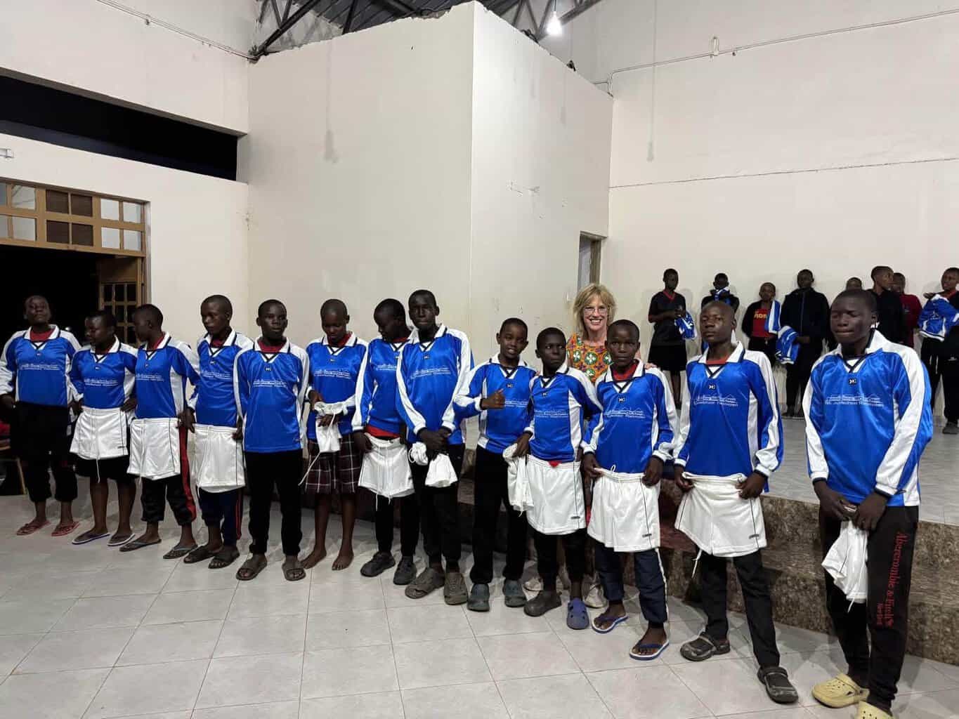 Oude schoolshirts van Sint Jozefschool Rietmolen krijgen tweede leven in Kenia