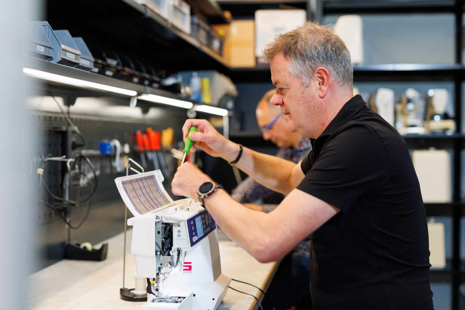 Eeks gaat de samenwerking aan met Schuring Naaimachine reparatie