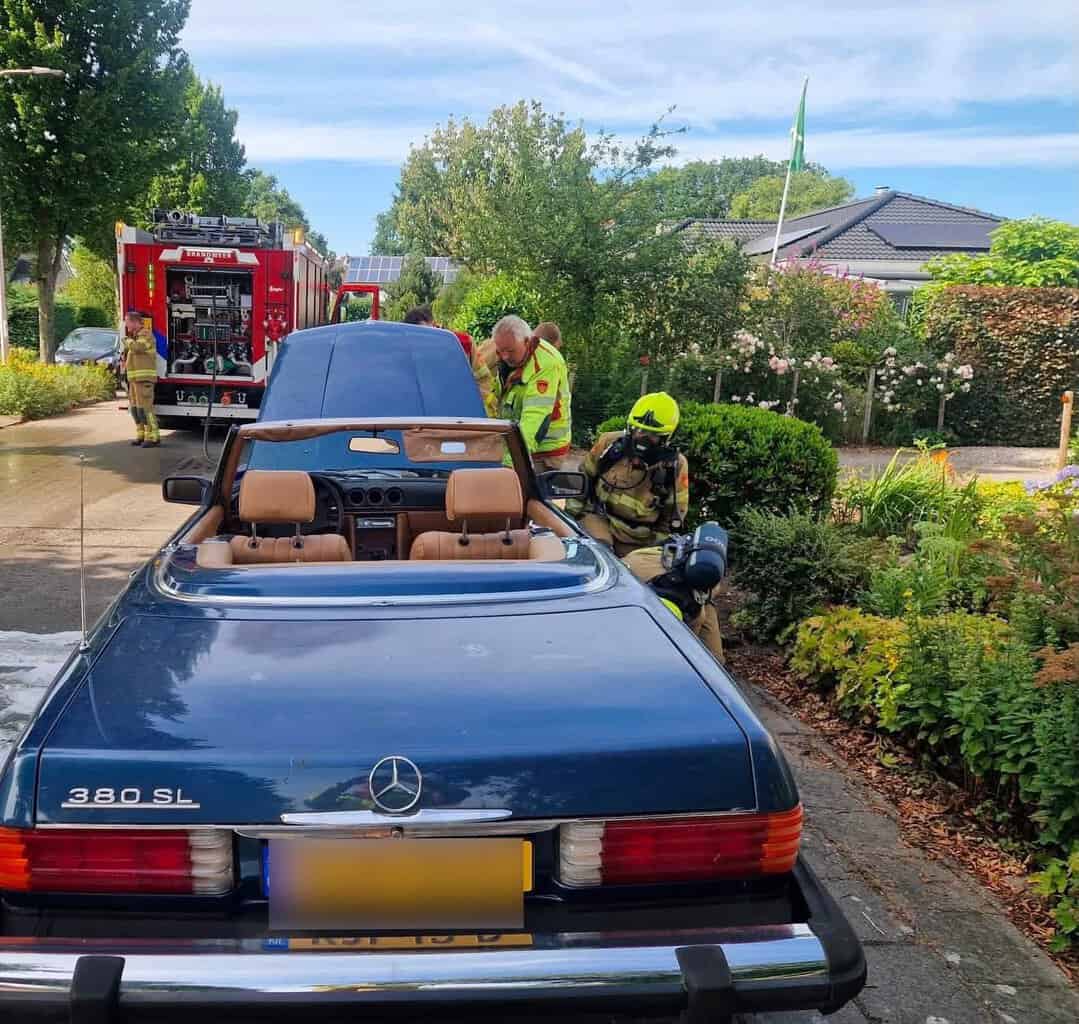 Brandweer Ruurlo voorkomt autobrand aan Willem Alexanderlaan -