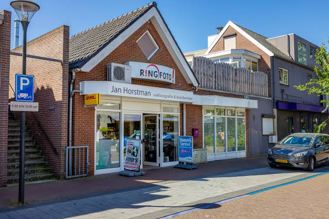 Jan Horstman Beeldwinkel en Vakfotografie start PostNL-inleverpunt in Borculo -