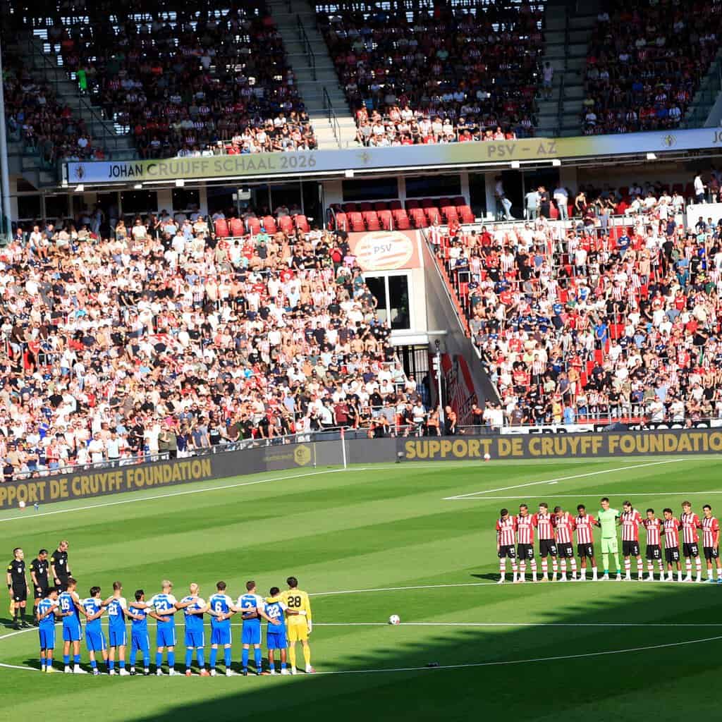 Rob Dieperink herdacht voorafgaand aan de Johan Cruijff Schaal -