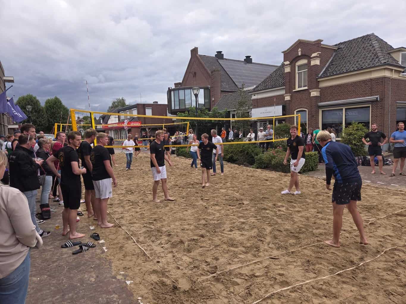 Elite Dynamo Neede organiseert beachvolleybaltoernooi bij Café De Ruif -