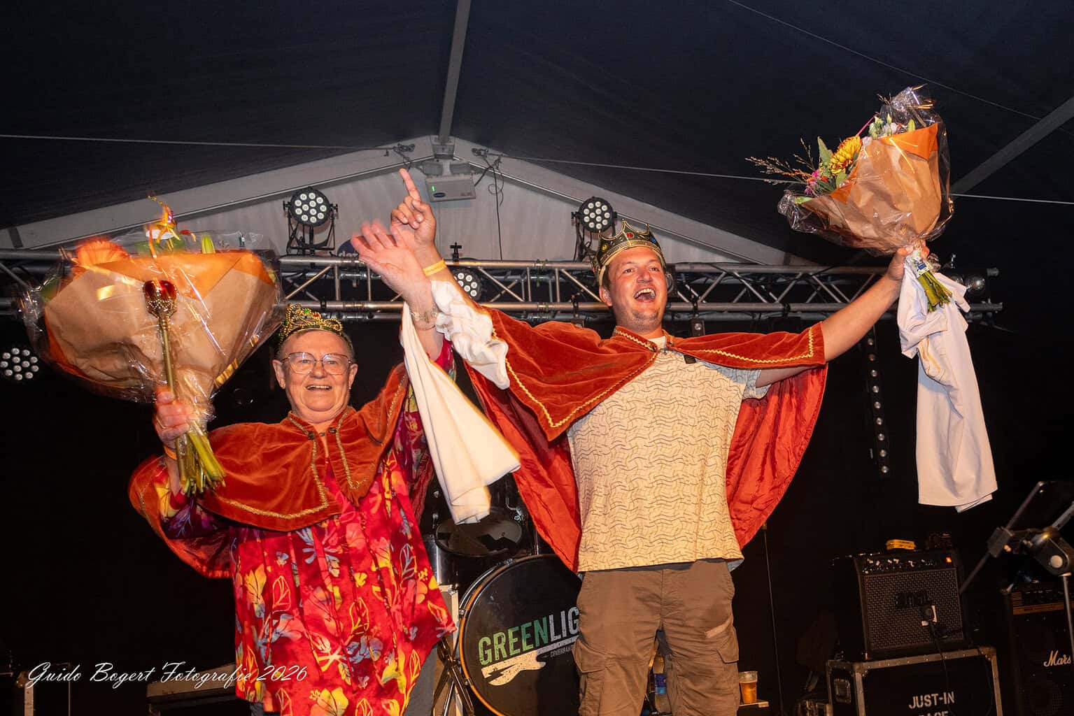 Jeroen Dubois en Dinie Kossink koningspaar tijdens Zomerfeest Gelselaar