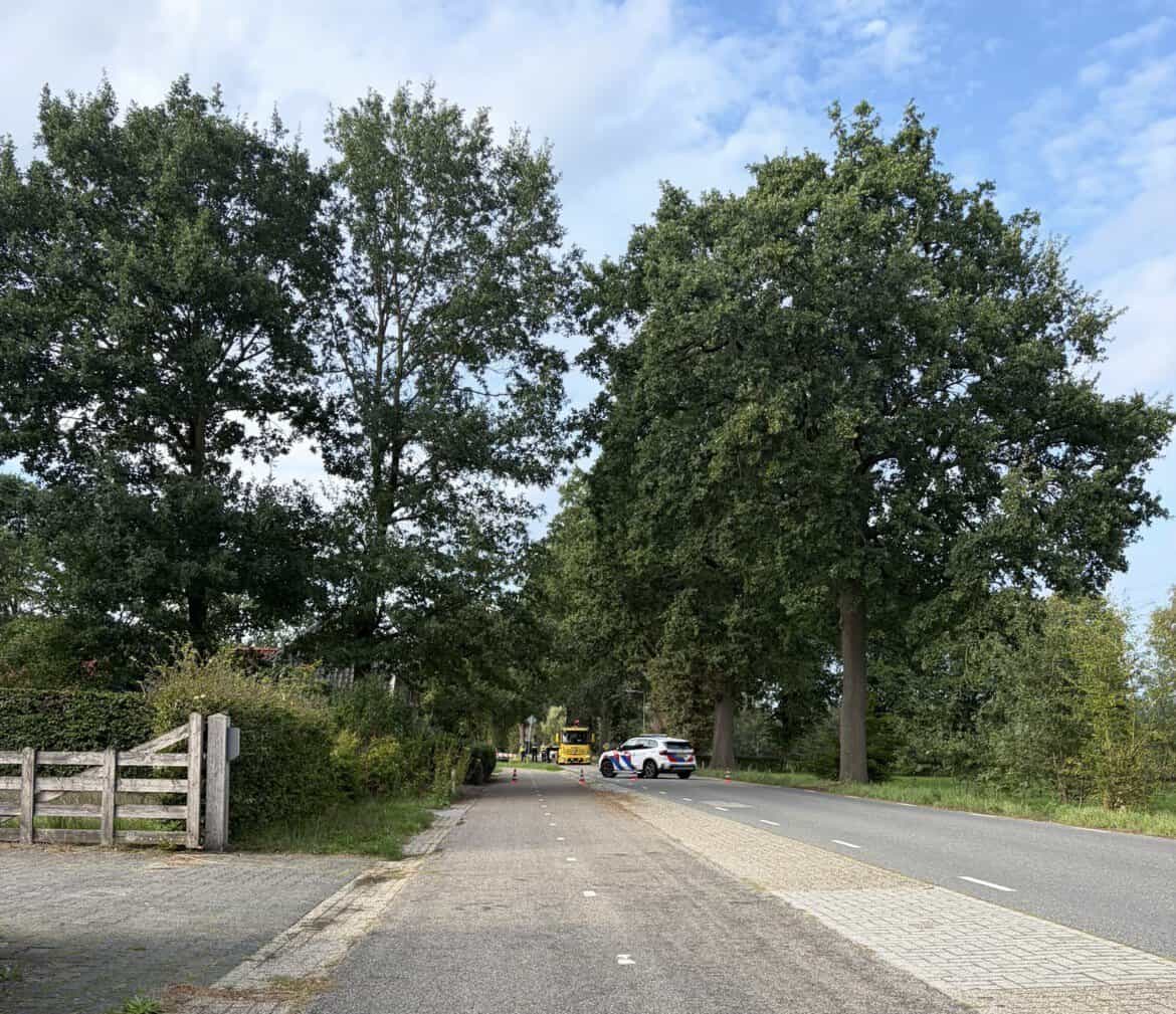 Motorrijder naar ziekenhuis na aanrijding in Geesteren
