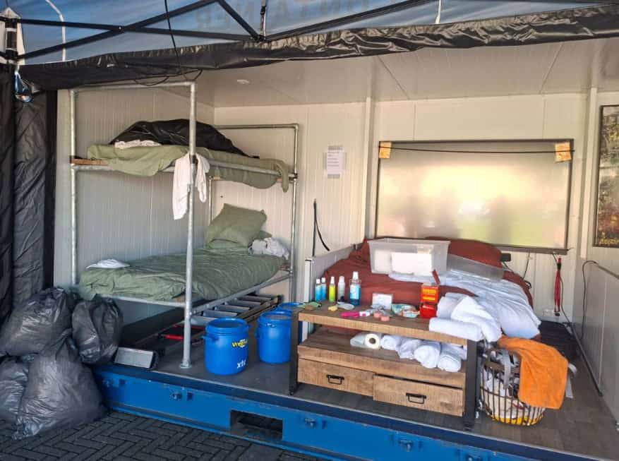 Uitbuitingscontainer in Borculo vraagt aandacht voor signalen van uitbuiting -