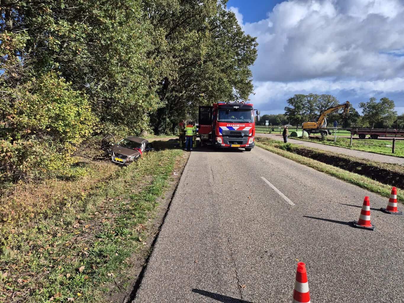 Auto in sloot na ongeval op Hengeloseweg in Ruurlo -