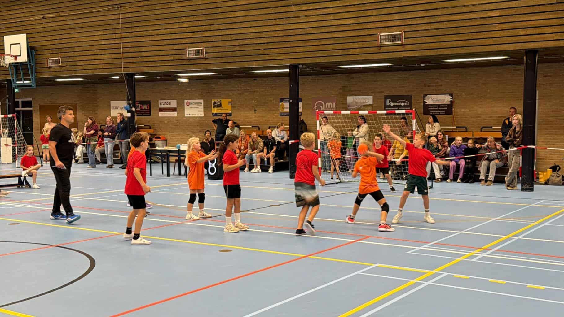 75 kinderen in actie tijdens geslaagd schoolhandbaltoernooi in Ruurlo